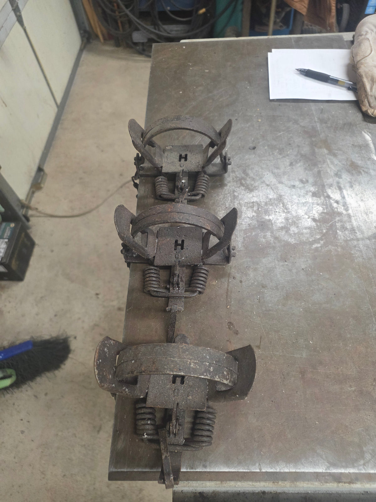 USED HERTERS 1.5 COIL SPRING TRAP
